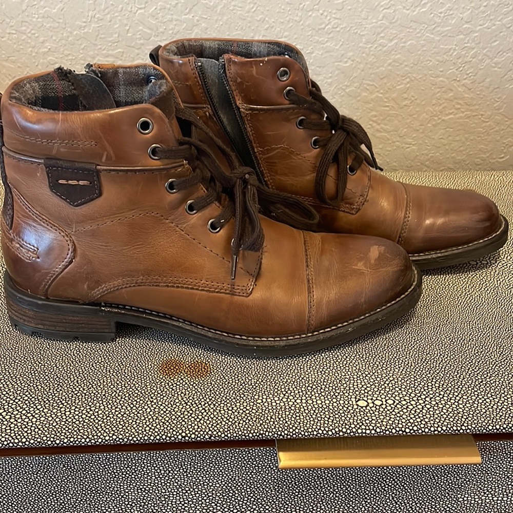 Mens boots size 8